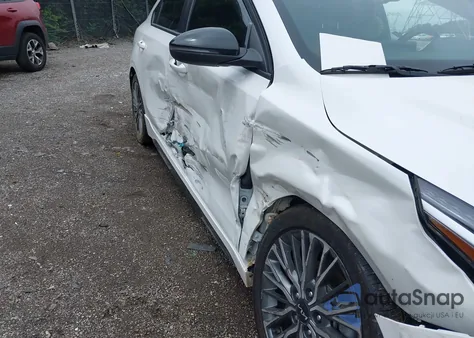 2022 Kia Forte Gt-Line z USA, uszkodzony, nr VIN 3KPF54AD4NE431993